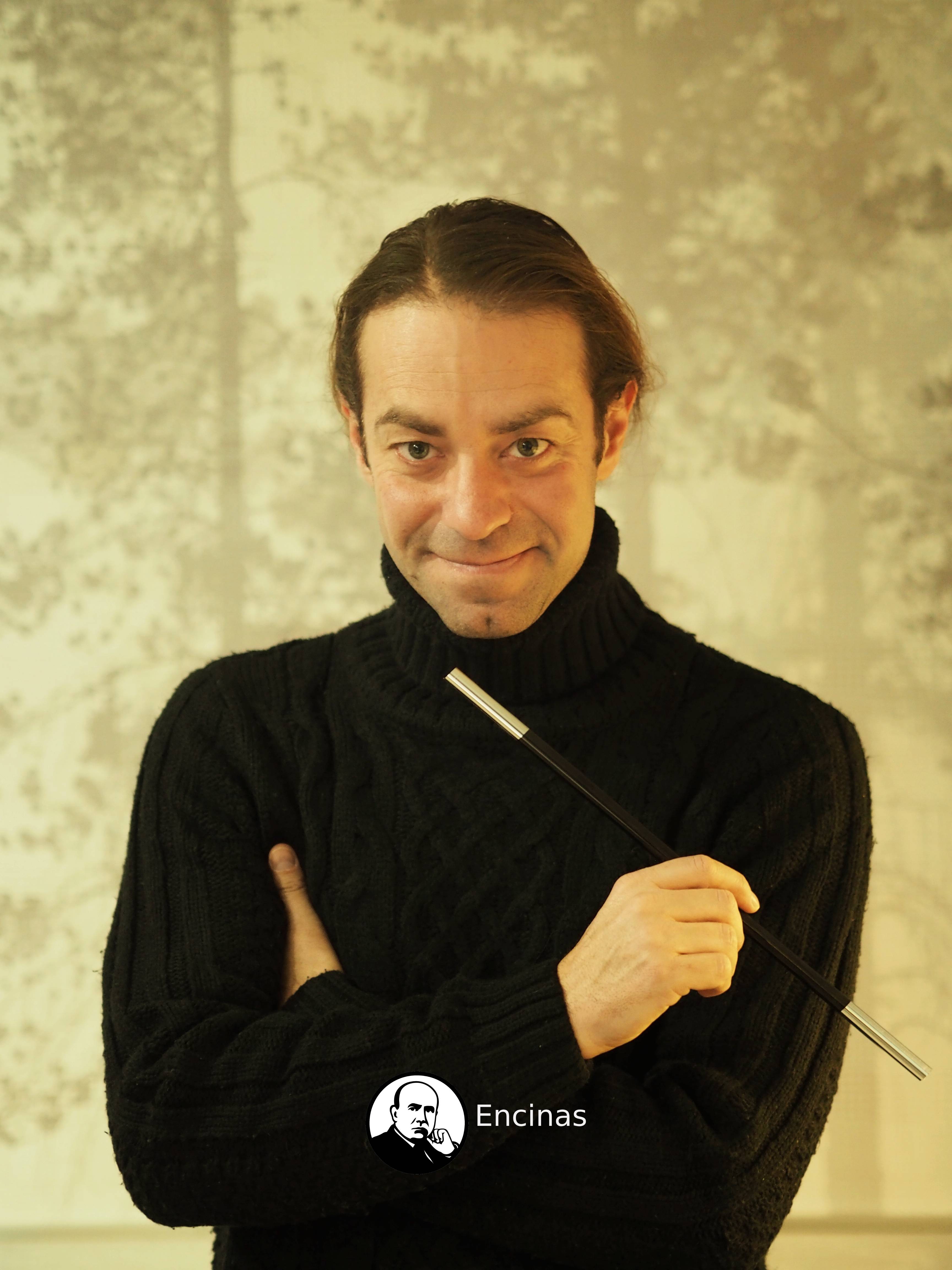 Xuxo Ruiz, maestro y mago que utiliza la magia como recurso educativo en sus clases de primaria